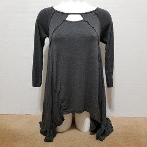 Chelsea & Violet top Medium shark bite hem tunic style front keyhole stretch